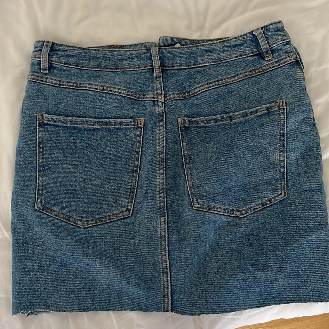 En  jeanskjol från bikbok  - 91