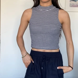 Topp - ⭐️Randig halterneck topp ⭐️⭐️ Jätte bra skick  ⭐️⭐️⭐️stretchig 