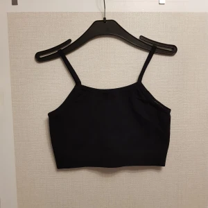 Ny svart crop top strl XS från h&m - Ny svart crop top strl XS från h&m