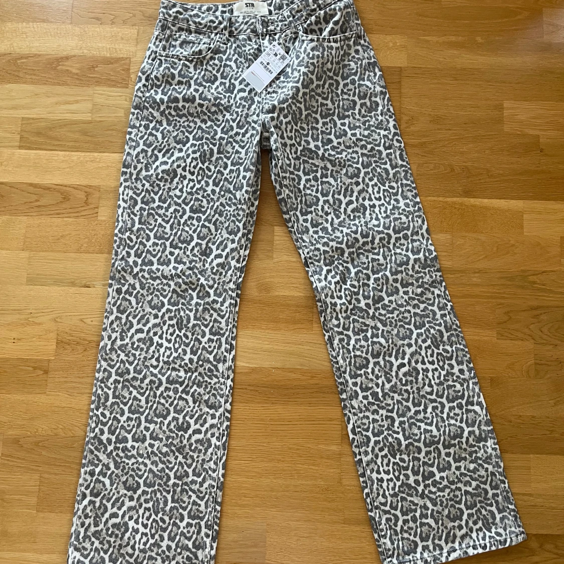 Snygga Leo-Jeans från stradivarius - 91