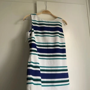 Klänning - så stilig. 😞 Någon annan kan få glädje av den eftersom den inte passar mig🐿️