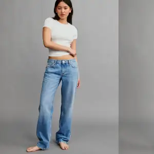Straight Jeans, använd endast 1 gång så i helt nytt skick, storlek 36 