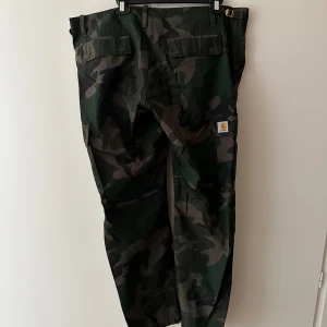 Carhartt byxor - Carhartt byxor i väldigt bra skick använda max 5 gånger
