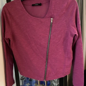 Kofta med dragkedja - Från Lindex, strl S Endast använd till fest Cerise färg