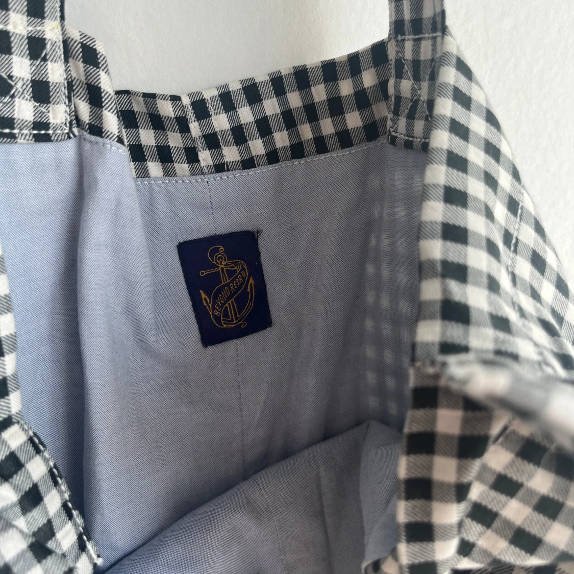 Rutig tygväska från Beyond Retro - 93