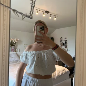 Off the shoulder  - Stretchy top