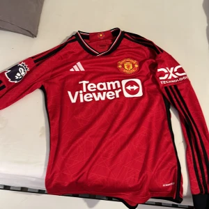 Manchester united tröja - Manchester united tröja player edition  Nypris 2000kr Mitt pris 899kr