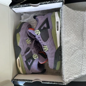 Wmns air jordan 4 retro sp - Toppen skick använd bara några gånger, storlek 39 men känns som 38