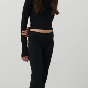 y low waist yoga leggings💘 - säljer en av mina yoga pants från gina young pga för korta i benen💘använda 2-3 ggr och kommer från rökfritt hem men har pälsdjur 💘