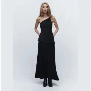 En asymmetrisk topp från Zara som inte går att köpa i butik längre🩷