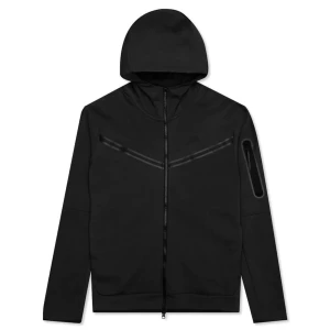 Nike tech fleece svart - Svart Nike tech hoodie/fleece/zip hoodie. Konditionen är väldigt bra. Har inte använt på ett par år. nypris: 1100