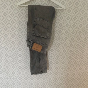 Jack & Jones jeans - Gråa jack & Jones jeans bra skick 👍