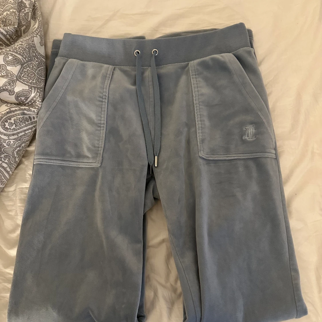 Ljusblå juicy couture byxor