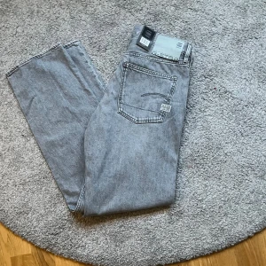 G star raw jeans - Tja säljer nu ett par g star jeans som är i relaxed fit strl 29x32 helt nya med alla lappar kvar på tveka inte på att skriva vid frågor