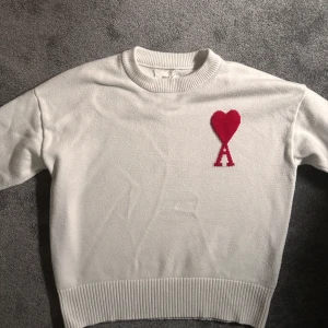 Ami tröja - Ami Paris tröja i nyskick 💯 Har tyvärr inget kvitto då jag fick den i present