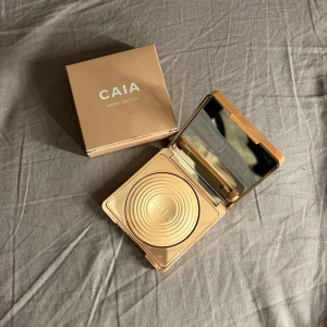 Caia highlighter - Helt ny och oanvänd caia highlighter i färgen sydney, säljer då jag har en annan likadan som jag ej tycker om