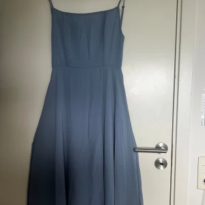 Balklänning - Super fin balklänning som jag aldrig har använt✨ Storlek 34 🫶🏽 Bara att hör av sig om ni vill ha fler foton 💞