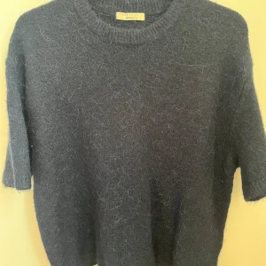 Stickad Tshirt  - Stickad topp från Gina tricot strl s aldrig använd