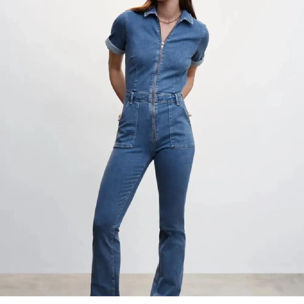 Supersnygg knappt använd overall/jumpsuit från mango. Nypris 700. Jeans & Byxor.