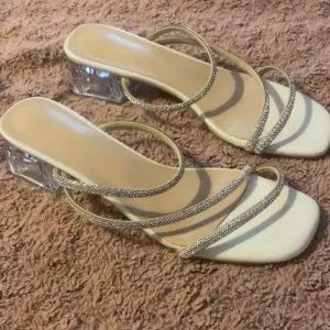 Klackar med glitter - Använda 1 gång. Strl 38