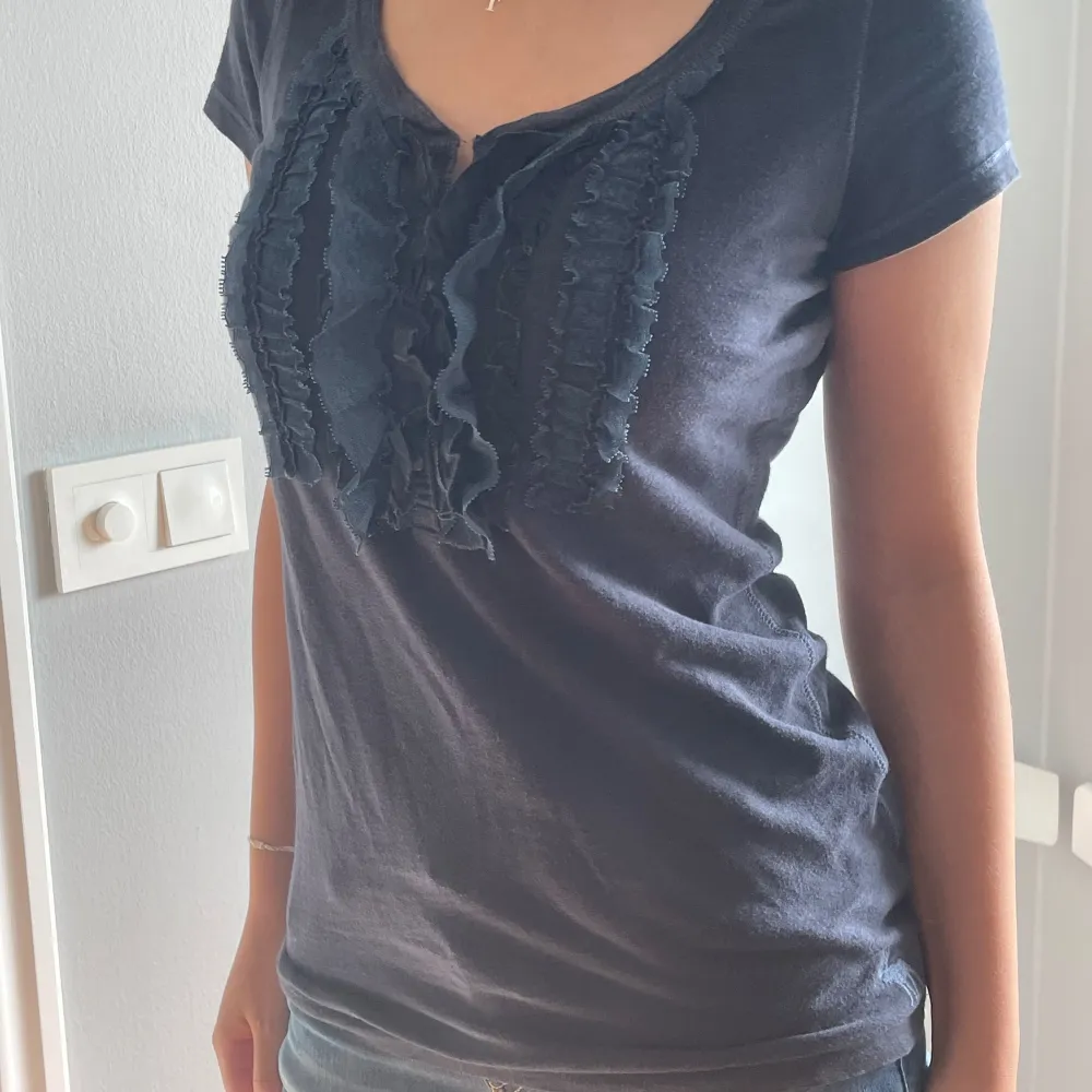 Jätte gullig 2000s Abercrombie & Fitch tshirt! Köpte på sellpy men kommer tyvärr aldrig till användning. Bra skick 💞Skriv om intresserad!!. T-shirts.