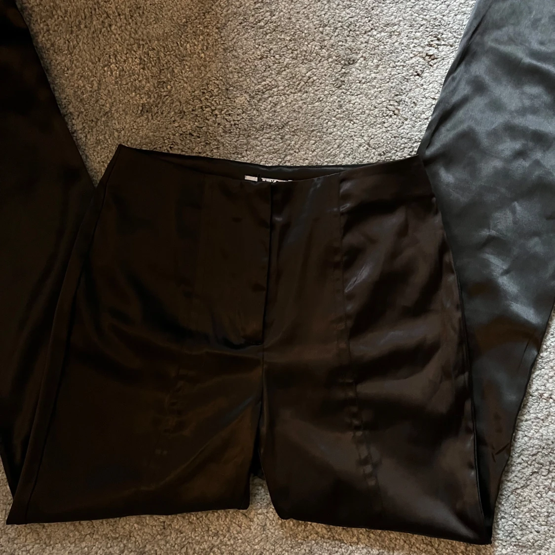 Glansiga Kostymbyxor NA-KD