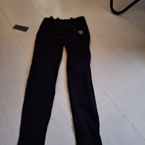 träningstights med scrunch - ett par helt nya träningstights ifrån Gtech med prislapp på. 