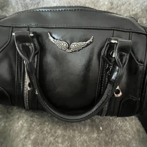 Zadig - En super söt zadig handväska i läder!!🖤skriv privat för fler bilder, obs saknar äkthetsbevis stav det billiga priset💕
