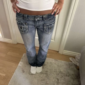 Lågmidjade jeans - Supersnygga vintage jeans från colours of the world! Väldigt bra skick🌟