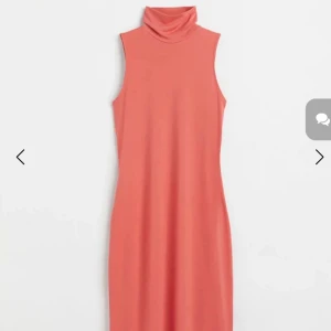 Korall klänning  - Jättefin korallklänning perfekt till sommaren!🧡