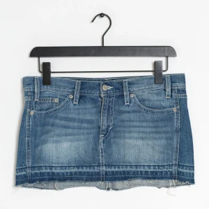 Levis Jeans Kjol  - Jätte gullig Levis jeans kjol! Köpt på zalando, kom priv för mer bilder!!😇🥰