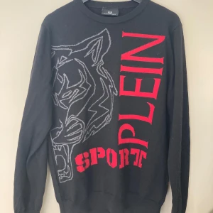 Plein sport stickad  - Stickad tröja från Plein sport i bra skick 