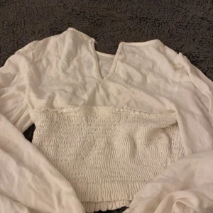 Vit skjorta elegant - Bra skick, andvänd max 2 gånger, bomull, kommer från zara