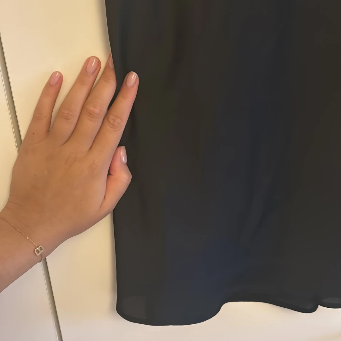 Svart långkjol i satin - 90