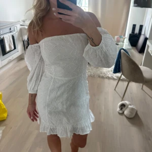 Sommarklänning - Använt försiktigt och inga märken eller fläckar. Fint skick🤍från BikBok, storlek xs