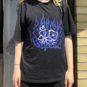 T-shirt med tryck - T-shirt med tryck, knappt använd 