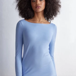 ljus blå tröja intimissimi - ljus blå tröja från intimissimi 💖slutsåld på webbsidan från vad jag ser, säljer pga ingen användning, använd några gånger och fint skick! 