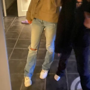 Jeans  - Säljer dessa snygga jeans ifrån Gina tricot💕