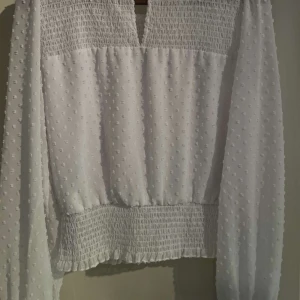 Vit blus - Använd fåtal gg