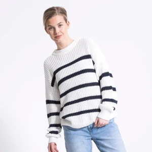 Stickad tröja - Fin stickad tröja i nyskick som i re säljs längre💕