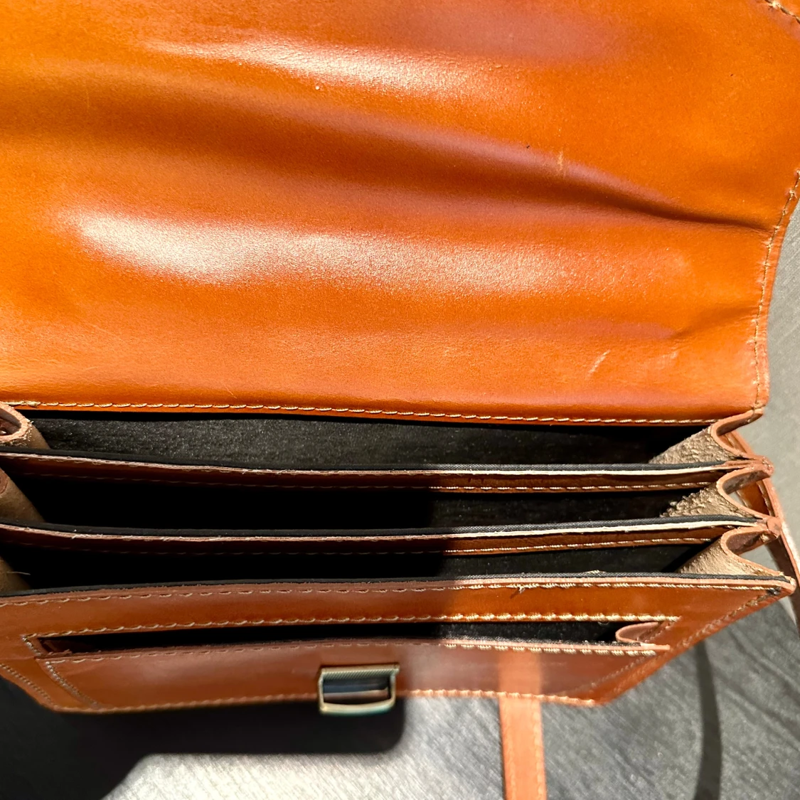 Brun retroväska i äkta skinn, Vera Pelle - 91