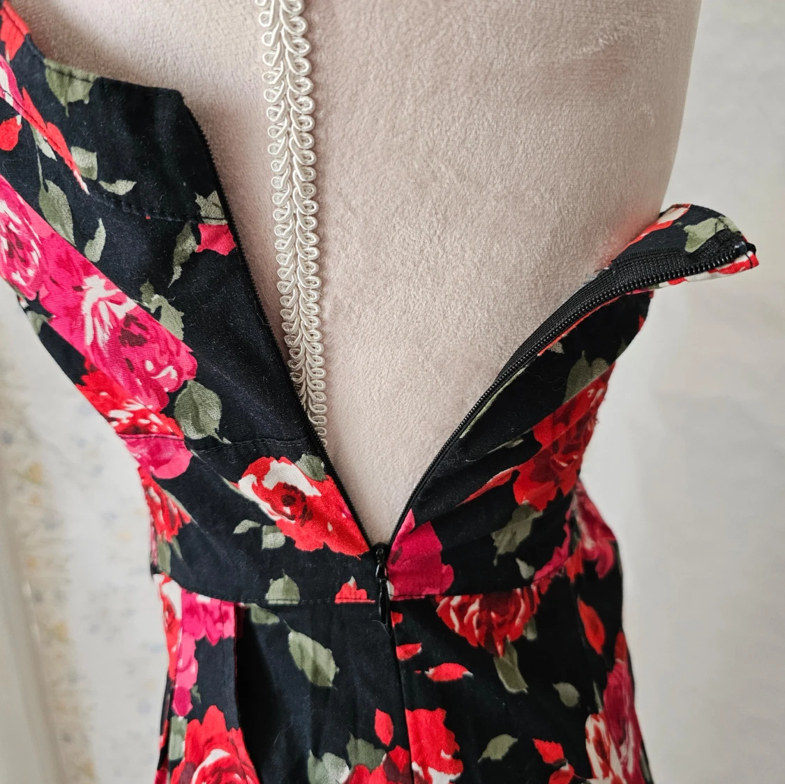 Blommig klänning från Cache Cache - 93