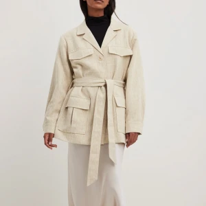 Jacka med skärp - Ny!! Stl 32 men oversized skulle säga 34