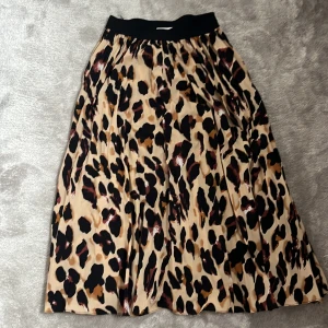 Leopard kjol  - Lång leopard kjol😍