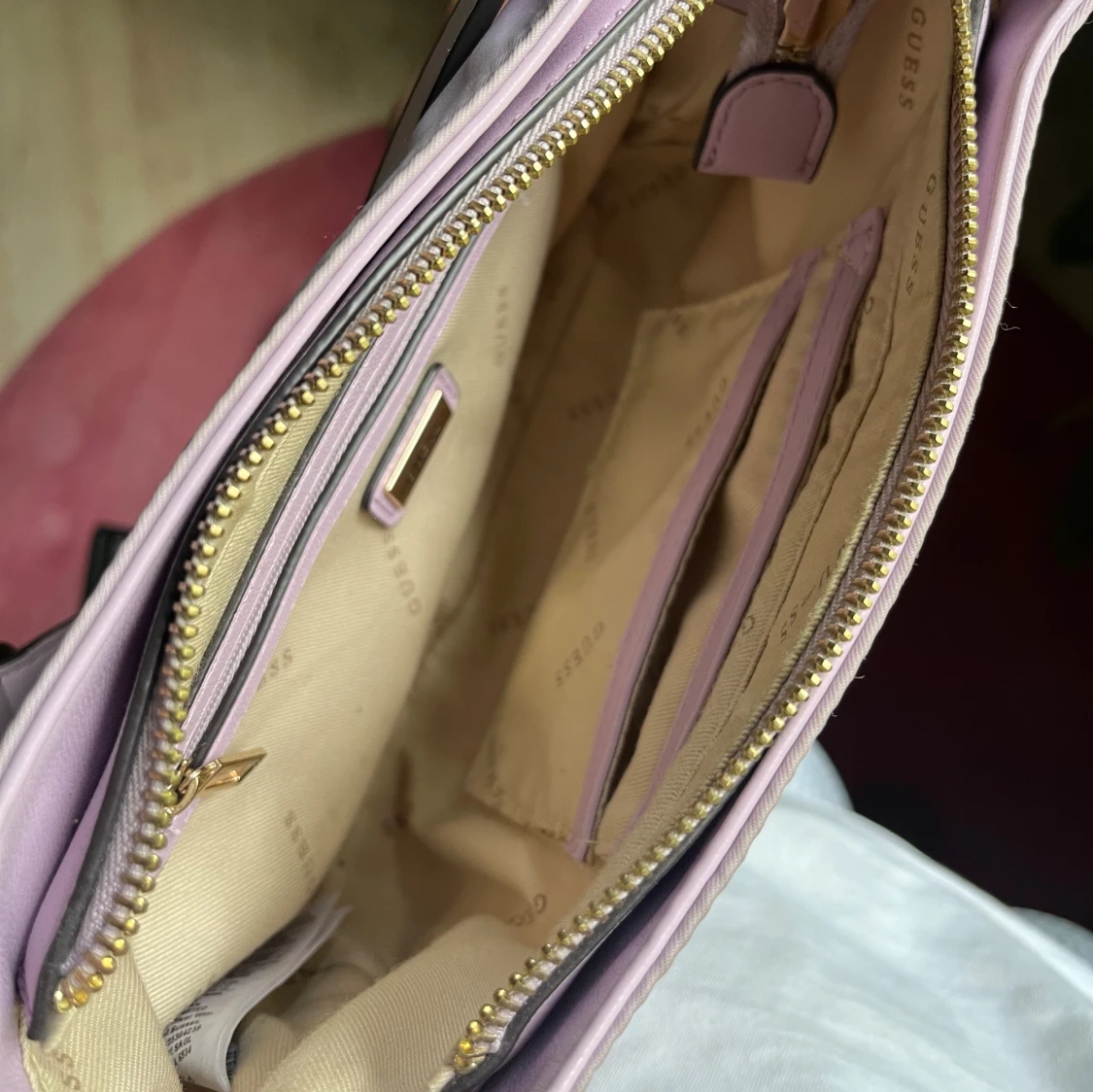 Lila Guess väska - 91