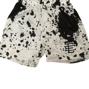 EE shorts - EE shorts storlek L Sitter som M.  Nytt skick.  Skriv för mer information.