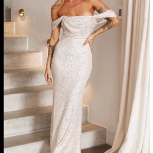 Balklänning - Säljer nu min fina balklänning som är i storlek S🤍 nypris är 1300 