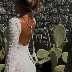 Pullandbear klänning - Trendig klänning från pull and bear. Både söt och snygg. Använd 1 gång 🐚🌷 Öppen för prisförslag 