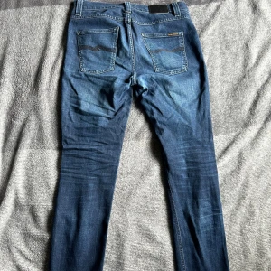 Nudie Jeans - Säljer nu mina Nudie Jeans eftersom jag anser att de är för stora för mig, de har inte använts särkilt mycket och är i 8/10 skick! Skriv i Dm om ni har några funderingar!