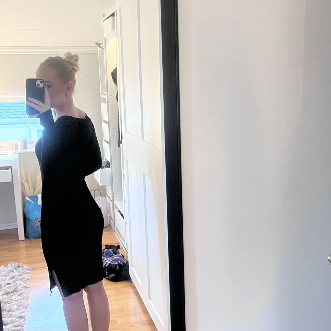 Svart ”stickad” klänning - 90